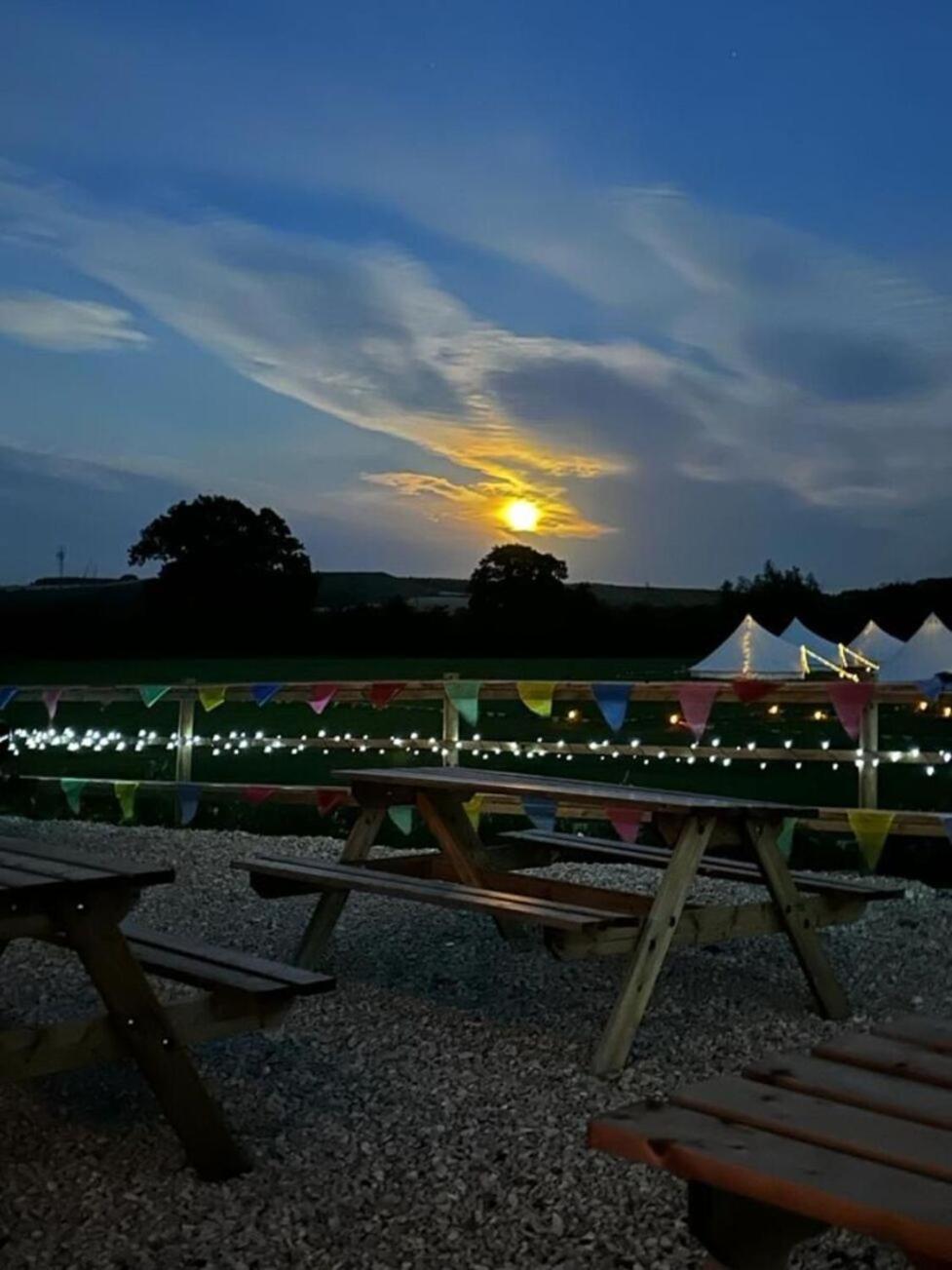 Country View Camping Bratton Exteriör bild